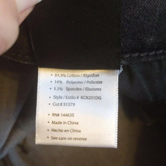 KanCan black denim distressed skinny jeans EUC 3/25 - Picture 6 of 7